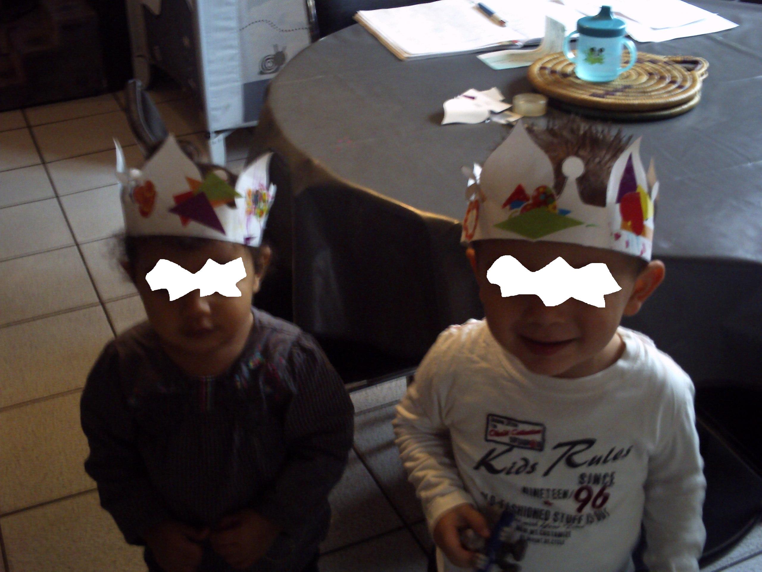 Fabrication d'une couronne de Roi et Reine